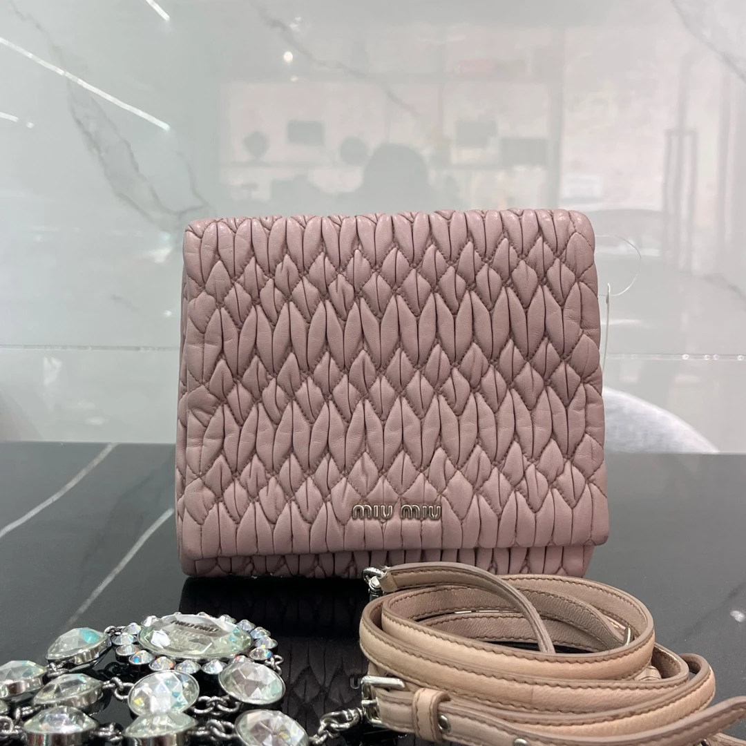 95新 MIU MIU/缪缪 缪缪藕粉色宝石斜挎包单肩包 12617780女包
