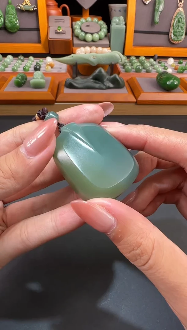 颈饰未镶嵌和田玉兔**️吊坠