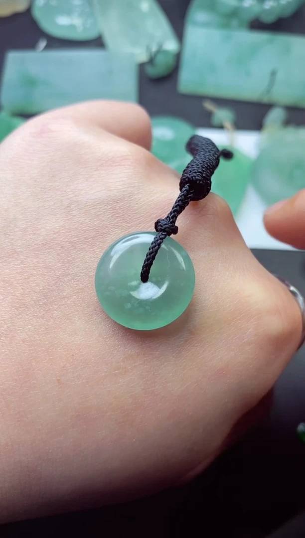 未镶嵌定制翡翠高****?高千雅