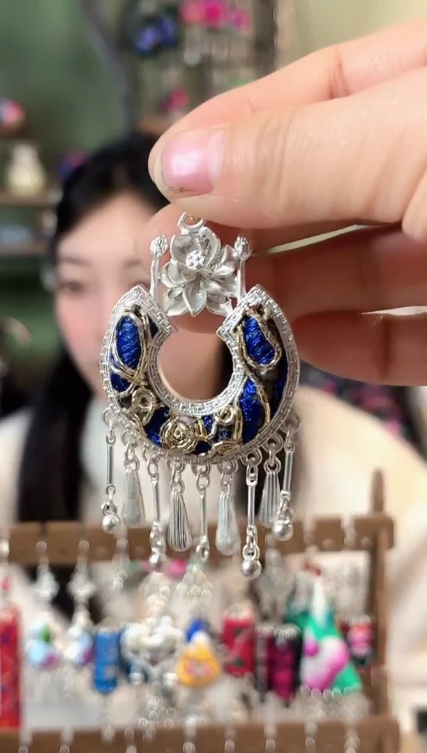 彩云南阁非遗老绣苗银饰品542