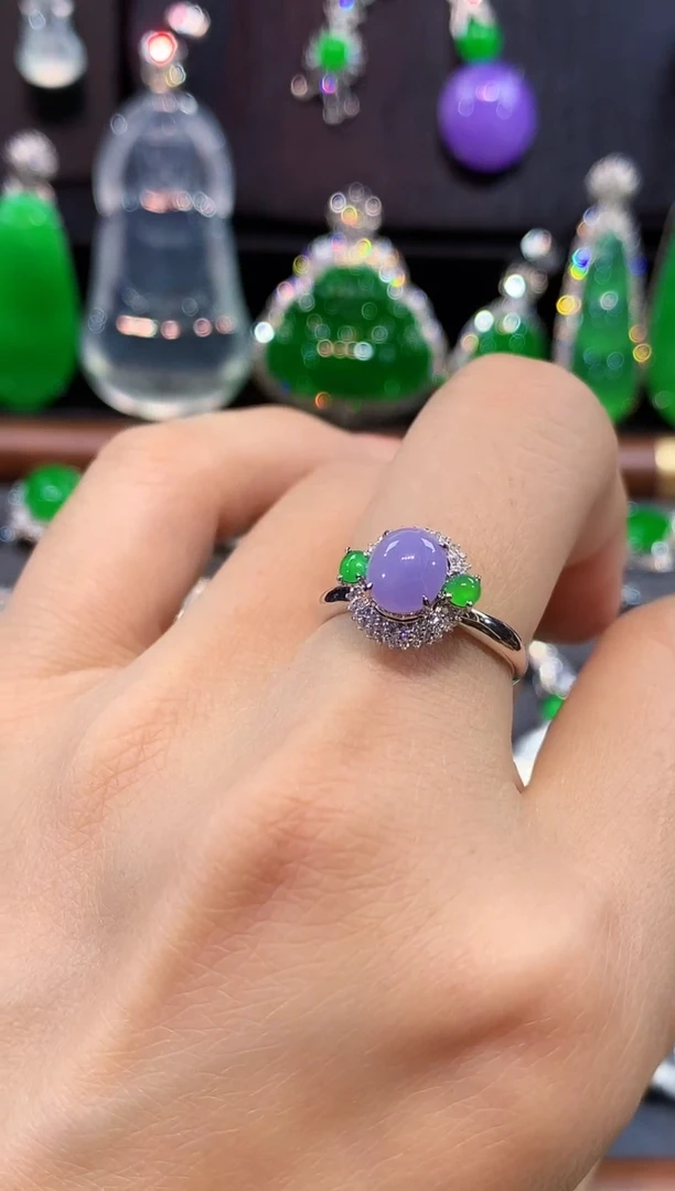 18K金镶嵌戒指翡翠戒指