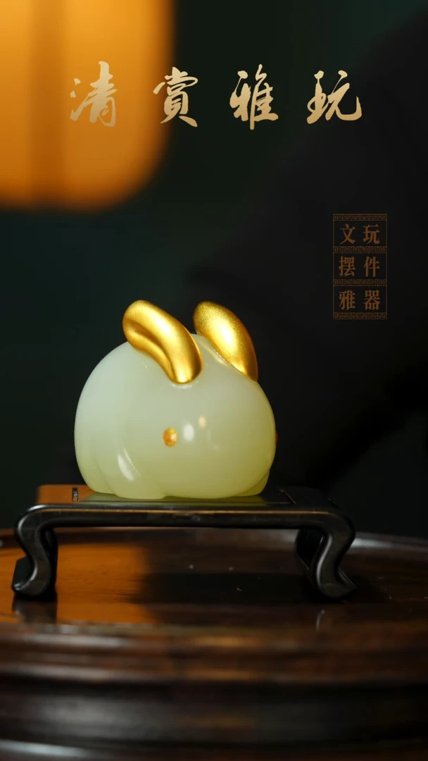玉《小青兔》手把件摆件