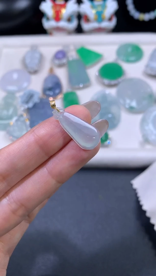 吊坠(赠链)18K金镶嵌翡翠翡翠