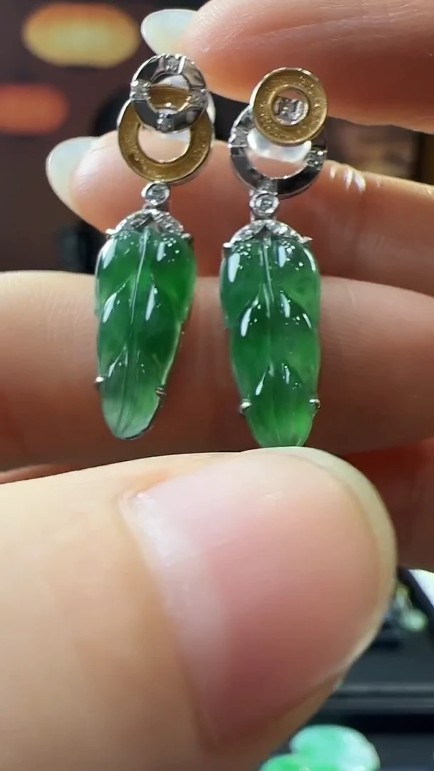 18K金镶嵌挂件翡翠叶子耳钉