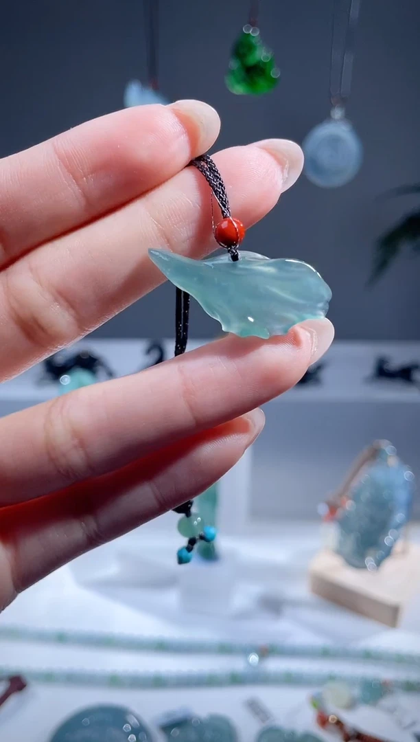 【闪购商品】翡翠颈饰未镶嵌天然A货翡翠龙鱼