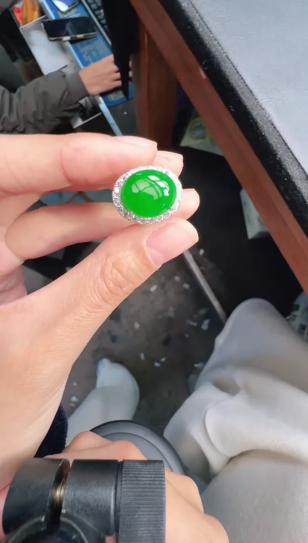 未镶嵌定制翡翠A货有轻微色差属于正常现象，戒指1