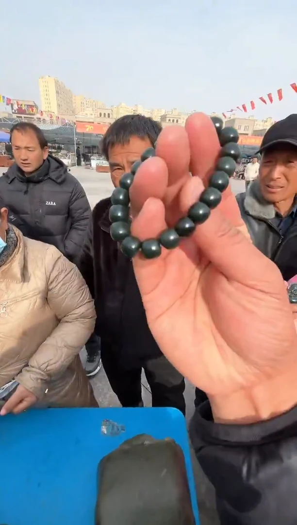 未镶嵌和田玉（糖玉）挂件和田玉