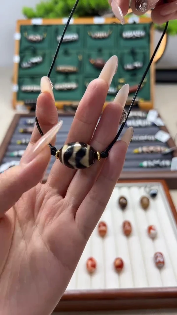 玛瑙/玉髓（覆膜）颈饰合金42微瑕随机发货