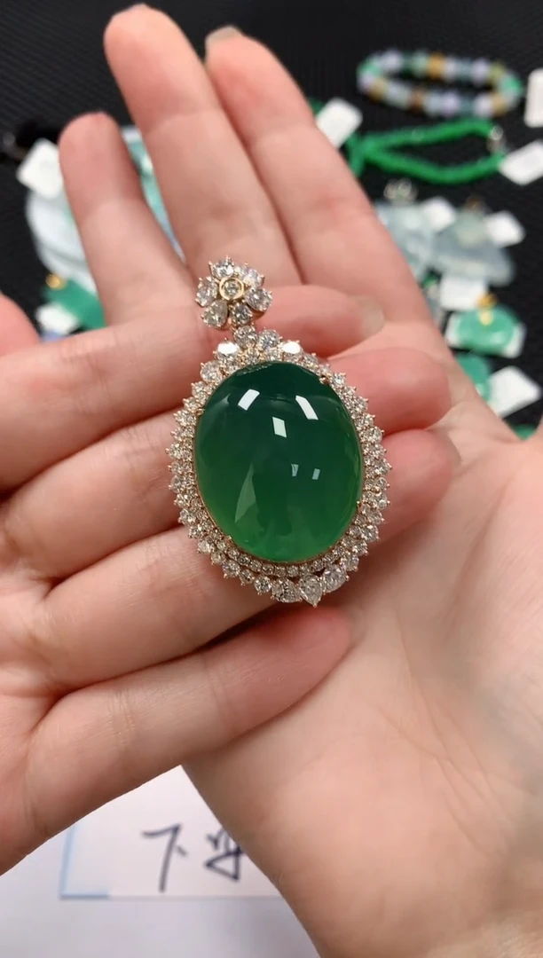 颈饰18K金镶嵌翡翠114