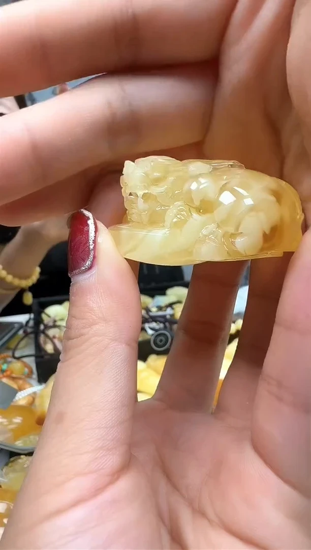 【闪购商品】琥珀裸石未镶嵌挂坠