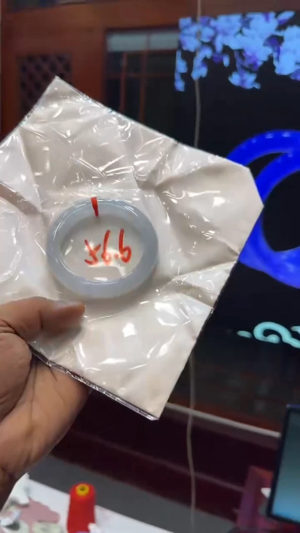 未镶嵌手镯翡翠手镯
