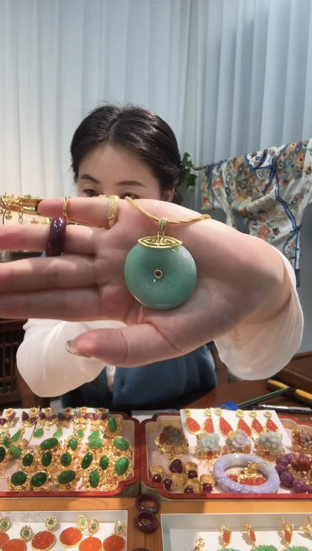 颈饰未镶嵌翡翠颈饰 未镶嵌 翡翠（送链）