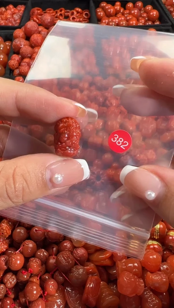 颈饰未镶嵌南红玛瑙1