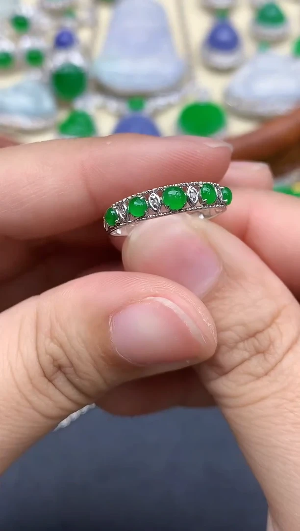 颈饰18K金镶嵌翡翠340-中国好珍宝