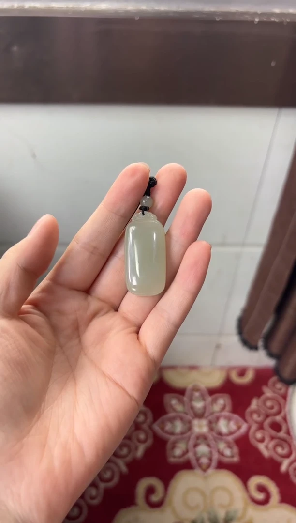 【闪购商品】和田玉吊坠(赠链)未镶嵌且末微色差近矿吊坠