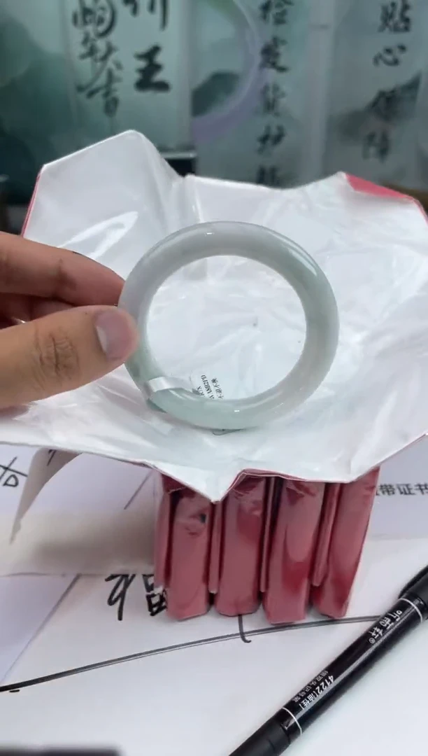 翡翠未镶嵌手镯11翡翠手镯（微瑕）1