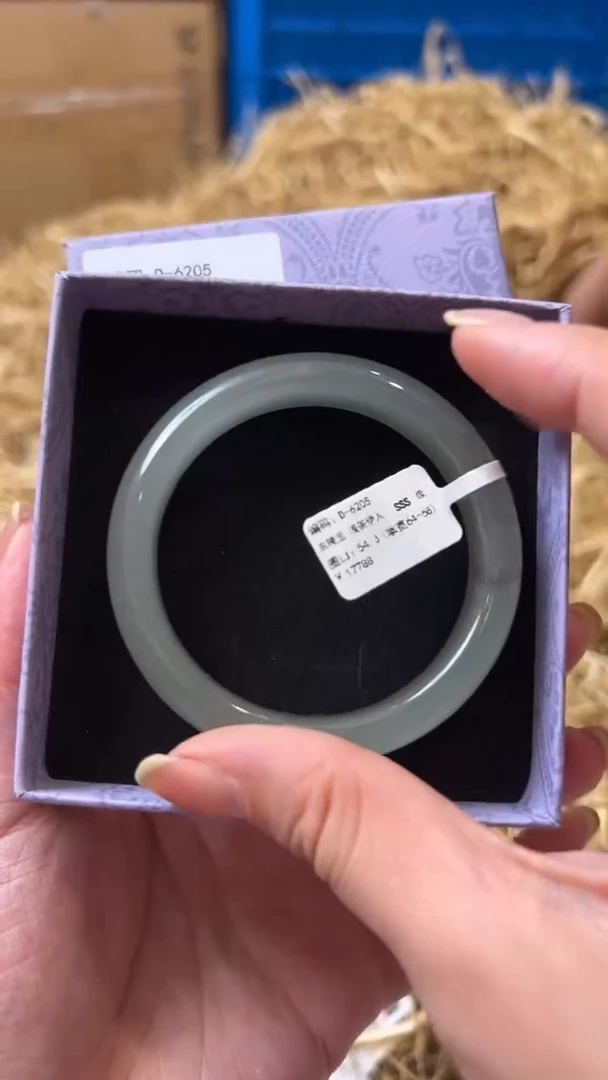 未镶嵌手镯石英质玉D-6205