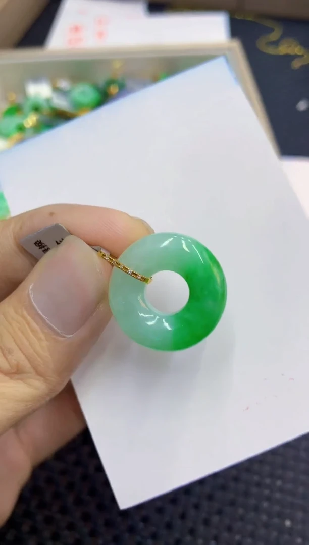 翡翠18K金镶嵌吊坠(不含链)1
