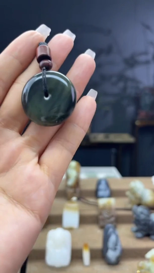 颈饰未镶嵌和田玉1