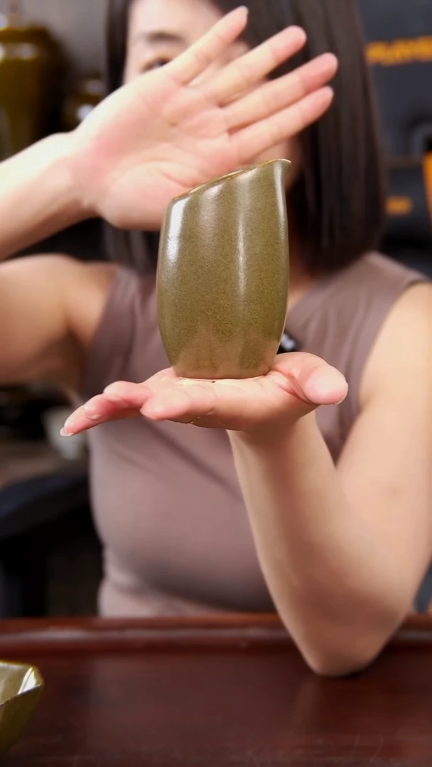 茶叶末色的芒果公道杯
