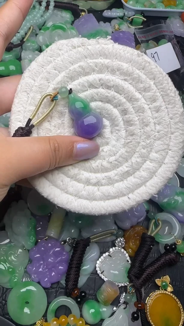 颈饰未镶嵌翡翠缅甸翡翠吊坠