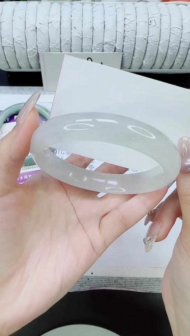 未镶嵌手镯石英质玉283/63.8