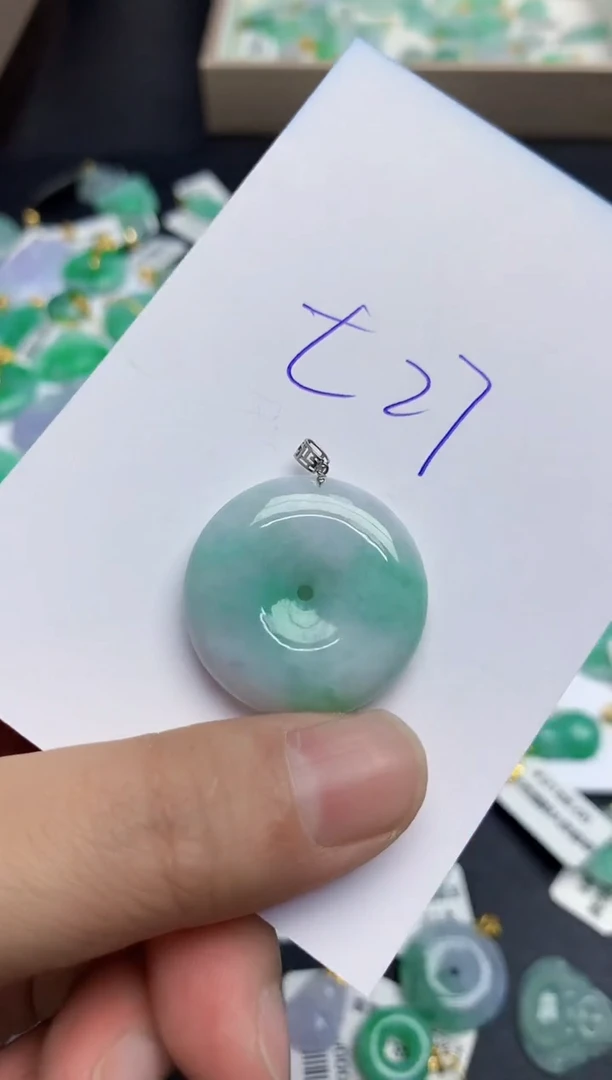 翡翠18K金镶嵌颈饰11111111