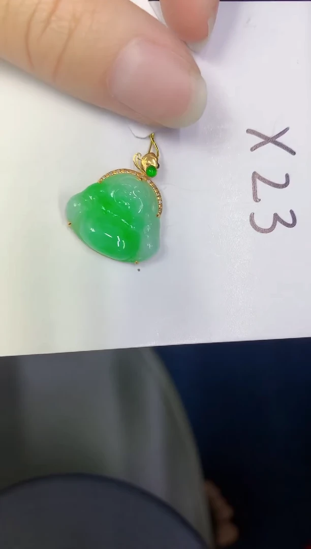 颈饰18K金镶嵌翡翠缅甸天然翡翠A货