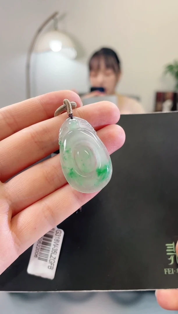 颈饰未镶嵌石英质玉福贝