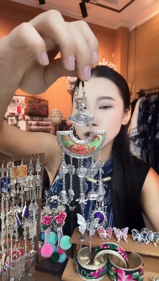 刺绣纯手工民族风吊坠