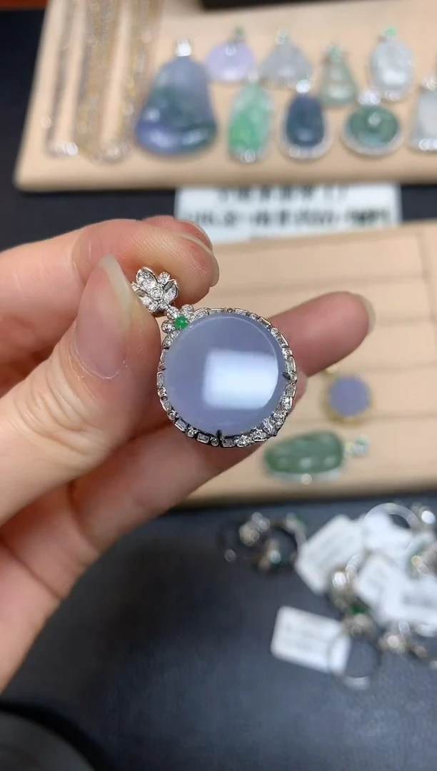 【闪购商品】翡翠颈饰18K金镶嵌圆牌【无服务费