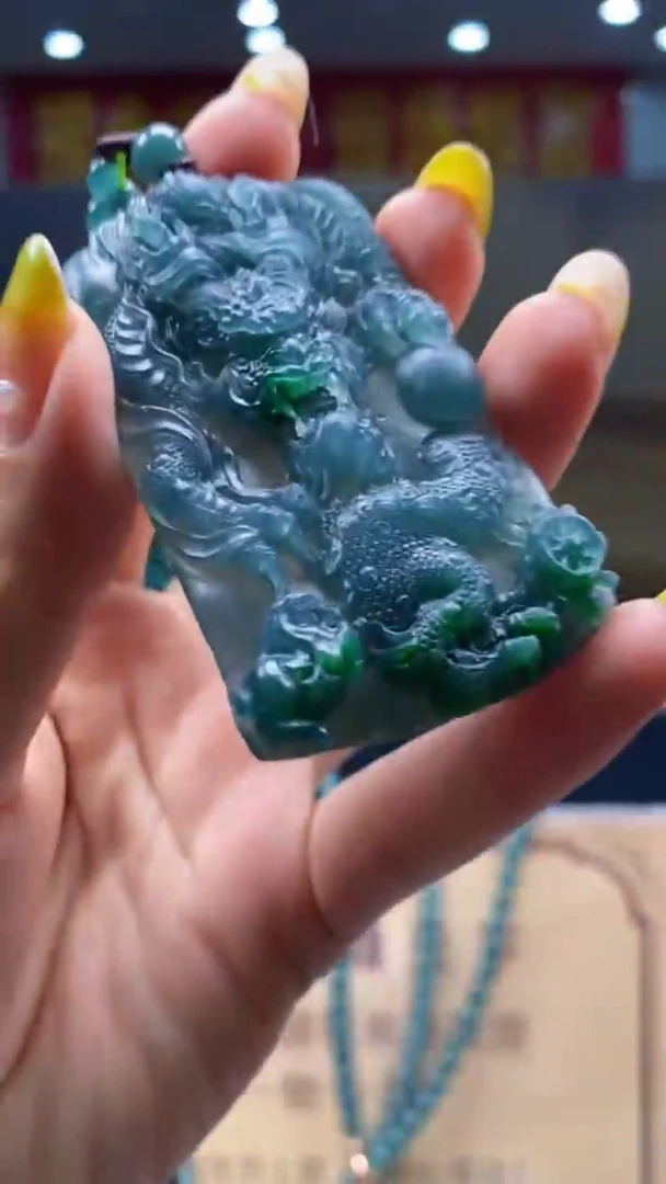 翡翠未镶嵌颈饰********38