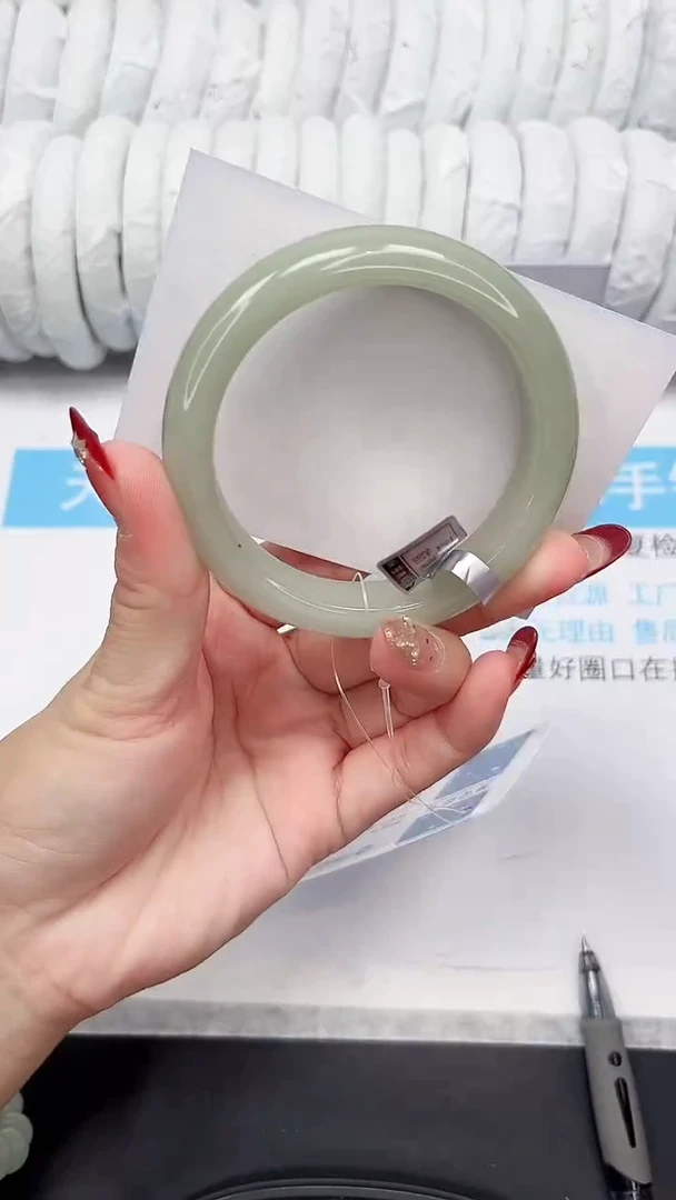 未镶嵌手镯石英质玉72-56.8D
