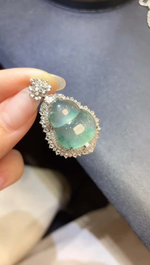 吊坠(不含链)18K金镶嵌翡翠44-葫芦