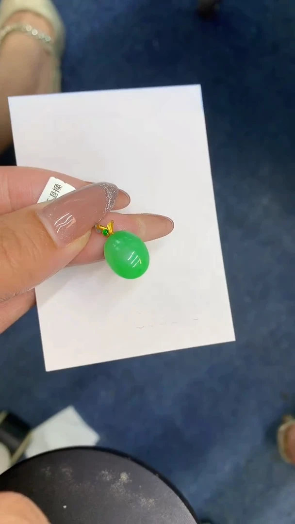 颈饰18K金镶嵌翡翠1