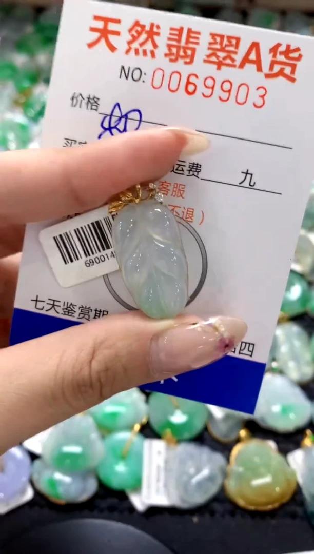 翡翠18K金镶嵌颈饰11111111111111111