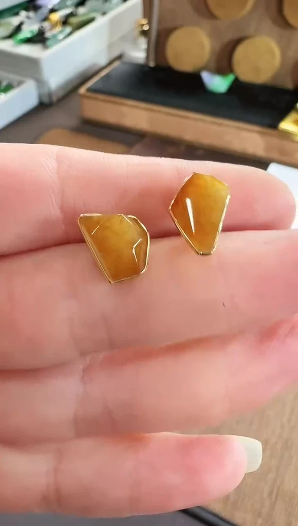 18K金镶嵌翡翠耳饰云***间耳饰