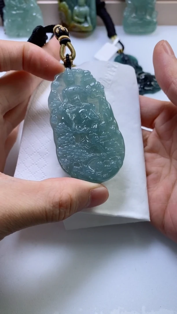 翡翠挂件未镶嵌