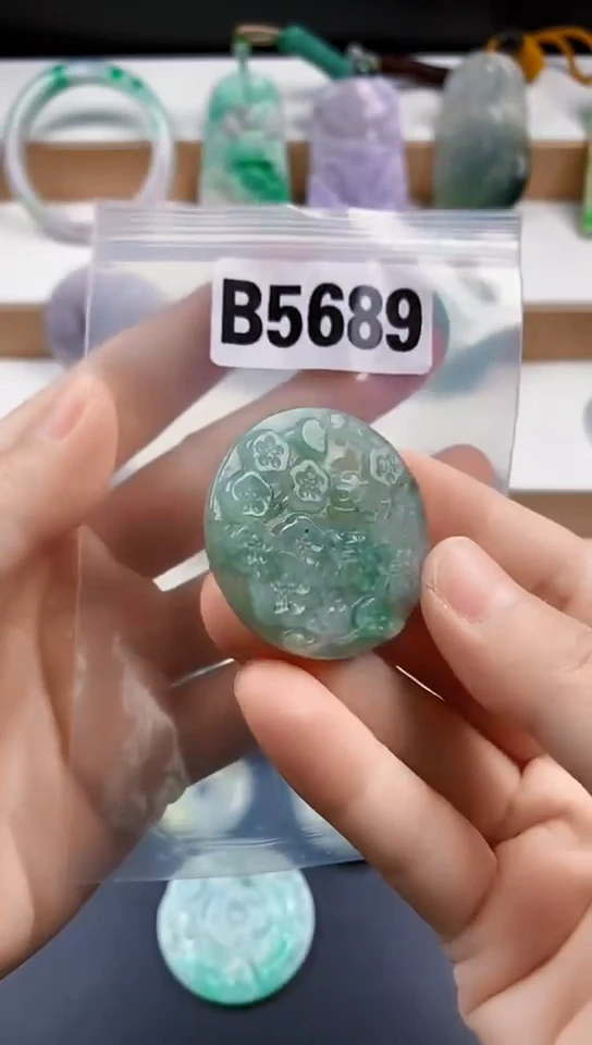 颈饰未镶嵌翡翠天然翡翠吊坠挂件