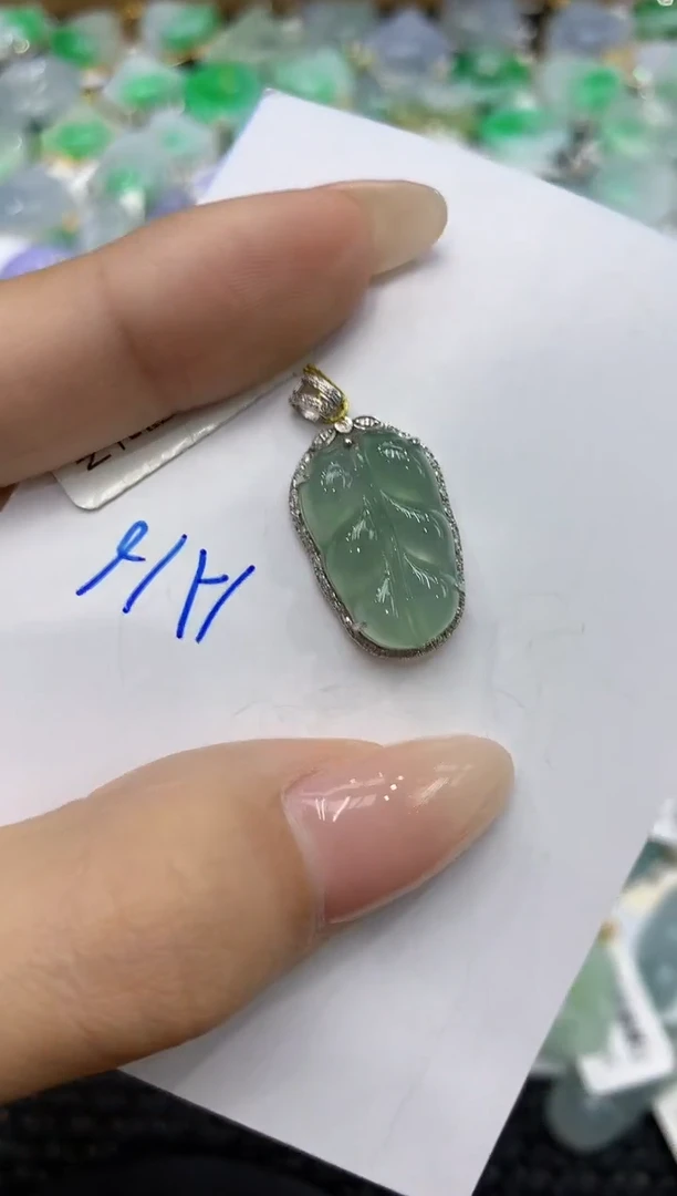 翡翠18K金镶嵌颈饰111111111111