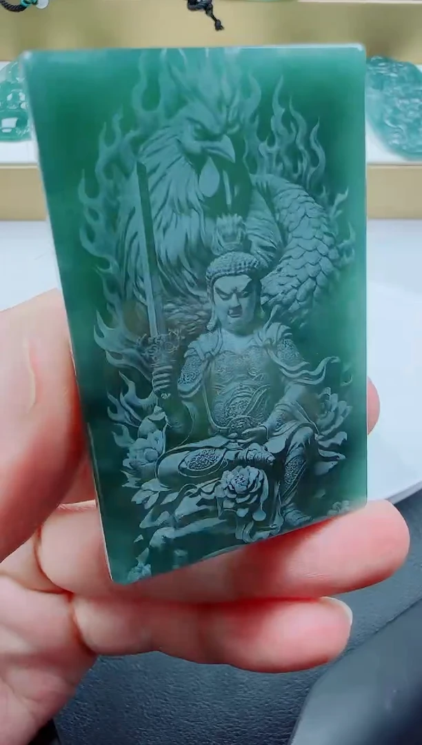 翡翠未镶嵌颈饰澳***总鸡本命佛