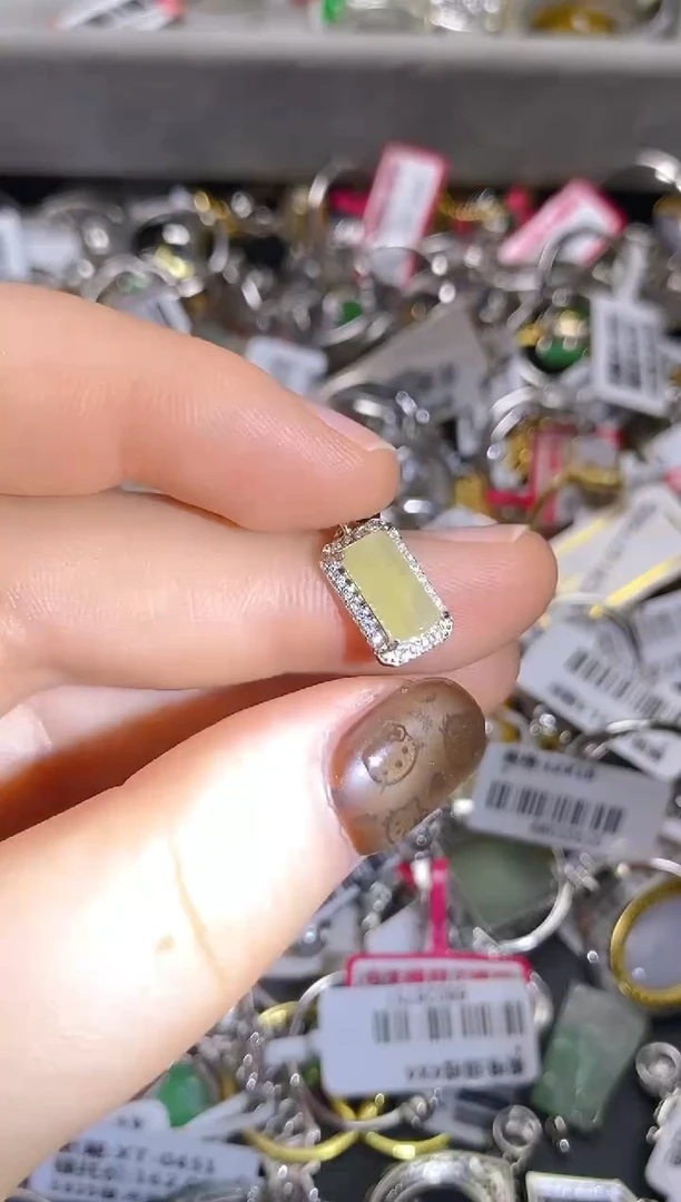 银S925镶嵌戒指翡翠百内无证书