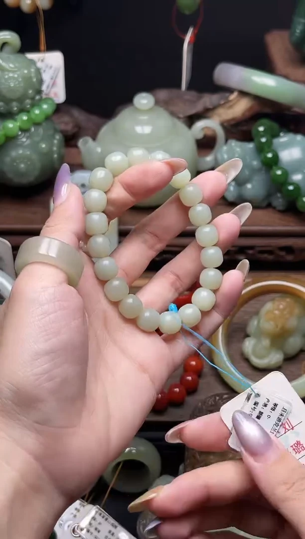 手串未镶嵌和田玉卡10且末迪克兰 老型有瑕疵