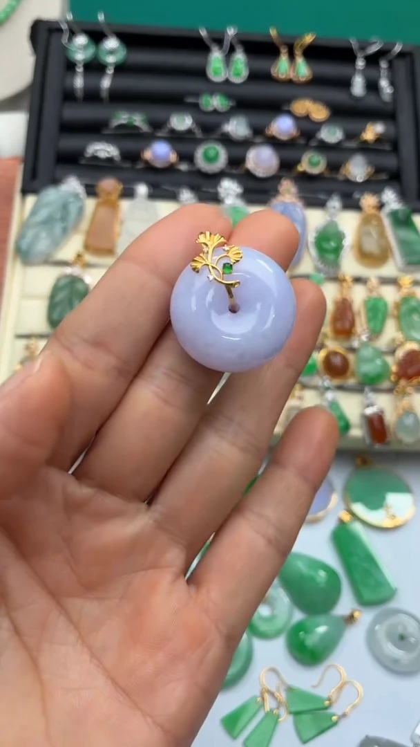 颈饰18K金镶嵌翡翠天然翡翠A货