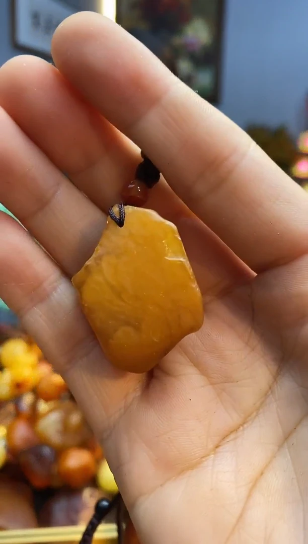 未镶嵌颈饰琥珀吊坠