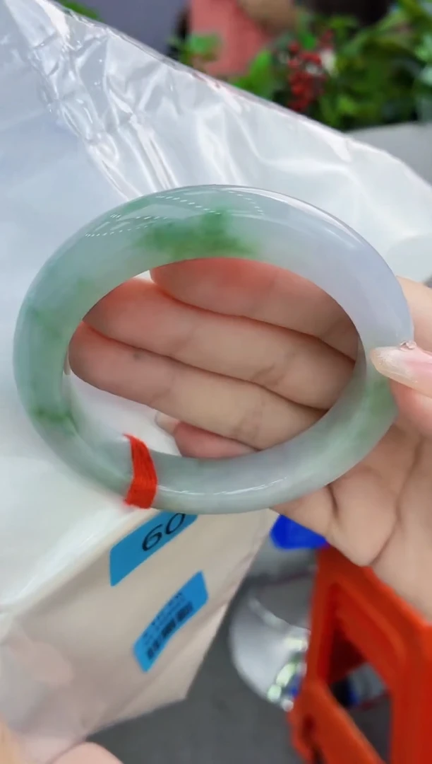 翡翠手镯未镶嵌翡翠手镯