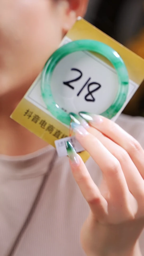 未镶嵌手镯石英质玉（非洲翠）59-61圈号【冰底·飘绿】