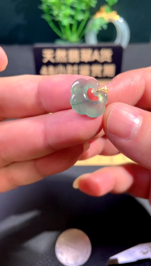 颈饰18K金镶嵌翡翠翡翠