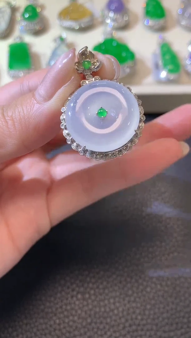 【闪购商品】翡翠吊坠(不含链)18K金镶嵌A50