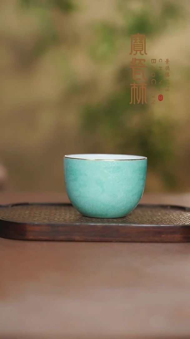 湖水蓝地扒花云鹤纹大罗汉杯